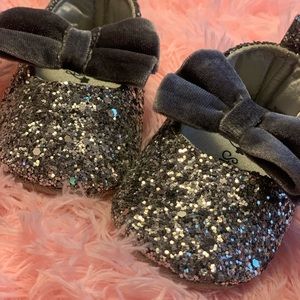 Infant Baby Girl soft sole w/bow (silver)